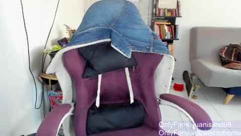 Snapshot of juanisimo_ chatting on April 3, 2026, 1:42 pm JUANISIMO online show from April 3, 2026, 1:42 pm