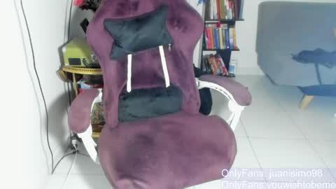 Snapshot of juanisimo_ chatting on April 8, 2026, 5:40 am JUANISIMO online show from April 8, 2026, 5:40 am