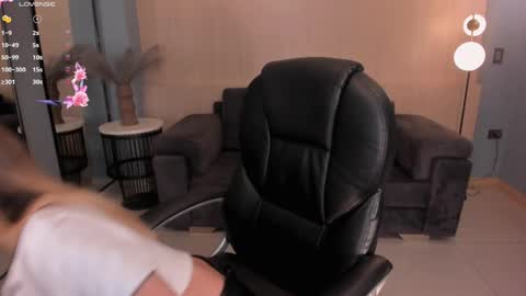 Juanita Clay online show from March 7, 2025, 12:12 pm