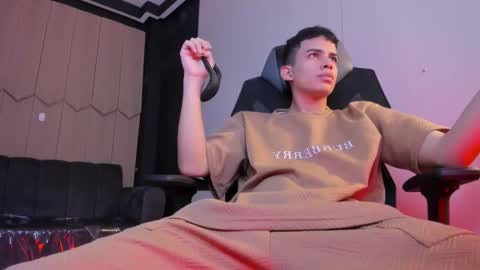 Snapshot of juansixx_ chatting on December 17, 2025, 8:15 pm Juan online show from December 17, 2025, 8:15 pm