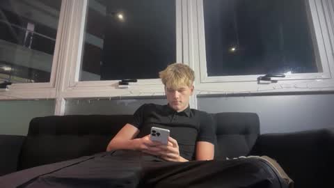 Snapshot of juanswaga chatting on April 9, 2026, 11:43 pm juanswaga online show from April 9, 2026, 11:43 pm