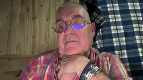 Snapshot of juantricker chatting on May 8, 2026, 7:08 pm Juan online show from May 8, 2026, 7:08 pm