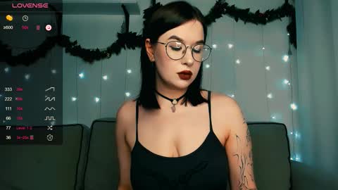 Snapshot of juicy_burrito chatting on December 21, 2025, 3:57 am Bella online show from December 21, 2025, 3:57 am