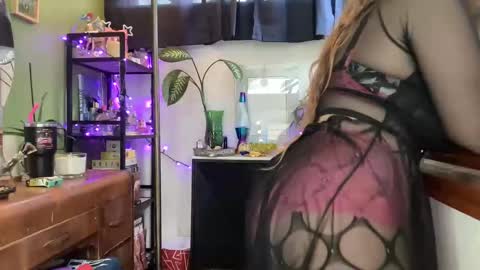 juicy_jussy online show from May 15, 2026, 8:16 pm