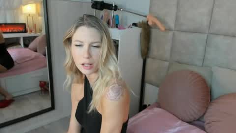 Snapshot of juicy_pussie chatting on April 19, 2026, 7:40 am Tatjana online show from April 19, 2026, 7:40 am