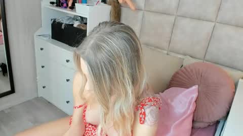 Snapshot of juicy_pussie chatting on April 24, 2026, 7:55 am Tatjana online show from April 24, 2026, 7:55 am