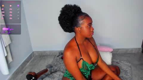 Snapshot of juicy_sky chatting on November 25, 2025, 2:11 am Your Paradise online show from November 25, 2025, 2:11 am