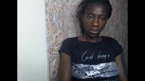 Snapshot of juicyberryx chatting on February 4, 2025, 6:17 pm queen online show from February 4, 2025, 6:17 pm