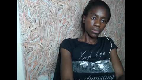Snapshot of juicyberryx chatting on February 6, 2025, 3:27 am queen online show from February 6, 2025, 3:27 am