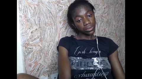 Snapshot of juicyberryx chatting on February 6, 2025, 2:37 pm queen online show from February 6, 2025, 2:37 pm