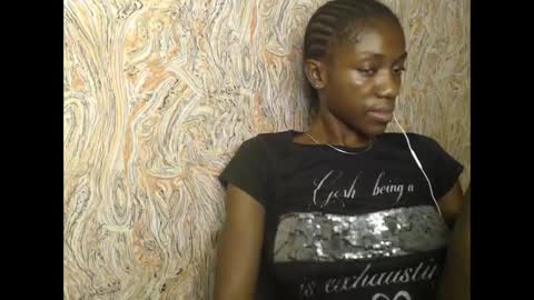 Snapshot of juicyberryx chatting on February 18, 2025, 7:52 pm queen online show from February 18, 2025, 7:52 pm