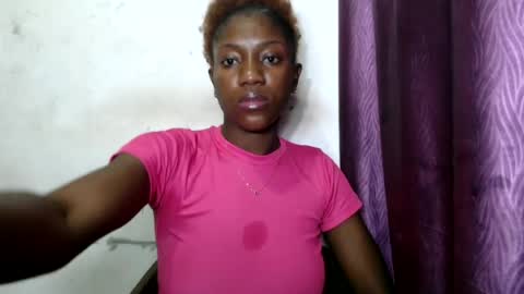 Snapshot of juicyberryx chatting on July 4, 2026, 9:59 am queen online show from July 4, 2026, 9:59 am