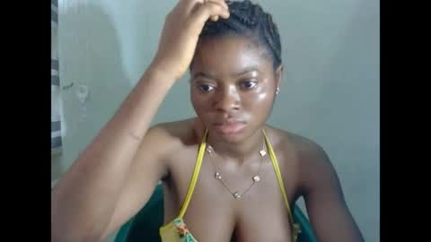 juicynpinkx online show from April 6, 2026, 8:48 am