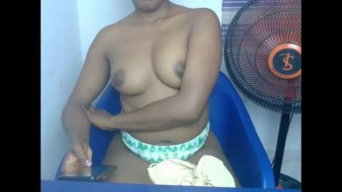 Snapshot of juicynwetx chatting on December 2, 2025, 6:03 pm juicynwetx online show from December 2, 2025, 6:03 pm