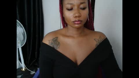 juicyxpink online show from November 3, 2025, 11:48 pm