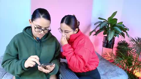 Jules and Gia online show from December 5, 2025, 7:10 pm