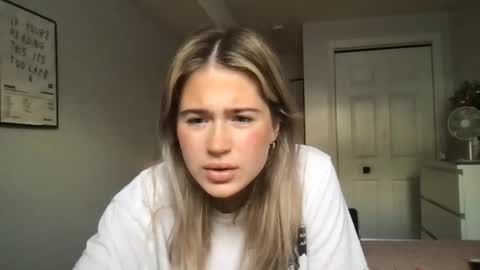 Snapshot of julessummers chatting on December 16, 2025, 7:41 pm julessummers online show from December 16, 2025, 7:41 pm