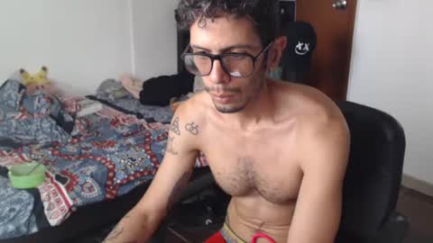 Snapshot of julfigo chatting on July 8, 2026, 3:38 pm Julfigo online show from July 8, 2026, 3:38 pm
