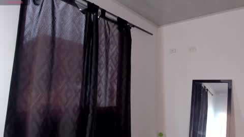 Snapshot of juli_hairy chatting on March 6, 2025, 4:17 pm Juli Modelo Independiente online show from March 6, 2025, 4:17 pm