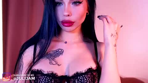 Snapshot of juli_jam chatting on April 23, 2026, 9:39 pm Hi call me July My fav speed 111222333666 PVT open online show from April 23, 2026, 9:39 pm