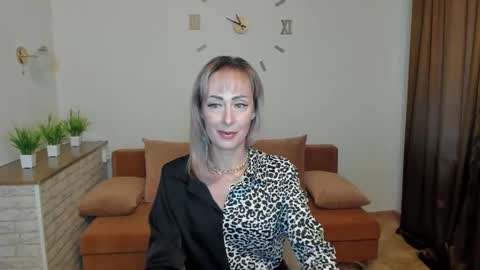 julia__cherry_ online show from December 10, 2024, 11:11 am