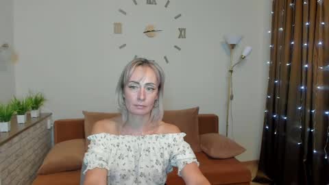 julia__cherry_ online show from January 7, 2025, 1:46 pm