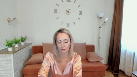 julia__cherry_ online show from January 22, 2025, 11:56 am