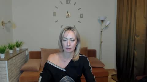 julia__cherry_ online show from January 24, 2025, 3:13 pm