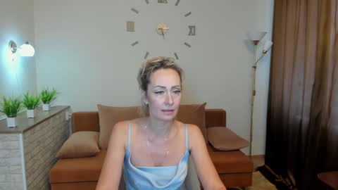 julia__cherry_ online show from January 26, 2025, 7:32 am