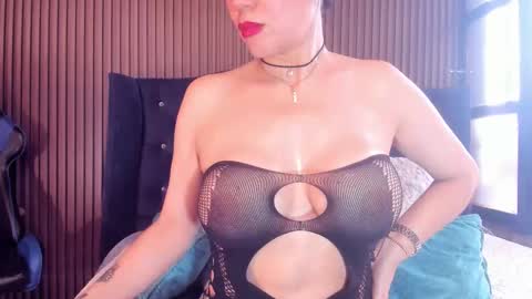 Julia online show from October 9, 2025, 8:29 pm