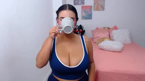 julia online show from December 3, 2025, 5:04 am