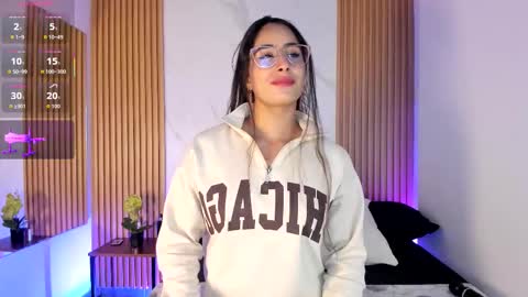 J U L IA   M A R T I N E Z online show from February 24, 2026, 11:41 am