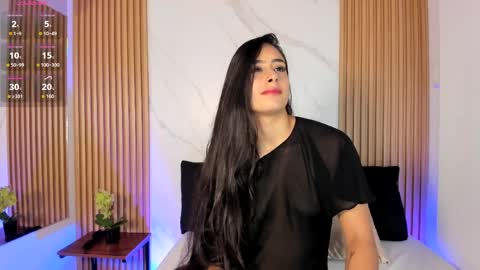 J U L IA   M A R T I N E Z online show from April 10, 2026, 11:37 am