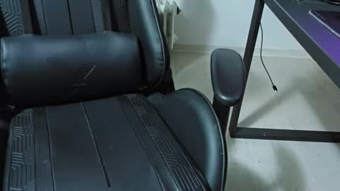 julia_official online show from September 11, 2025, 8:31 pm