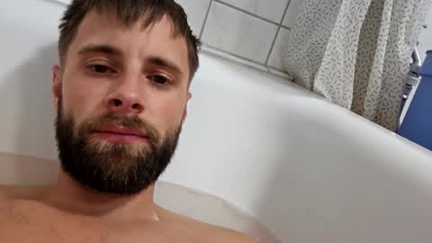 julia_official online show from October 3, 2025, 7:33 pm