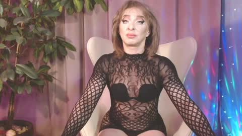 Snapshot of julia_renard chatting on January 28, 2025, 10:12 pm Julia online show from January 28, 2025, 10:12 pm