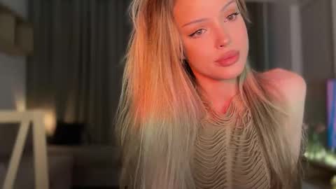 Julia R Le online show from October 25, 2025, 4:57 pm