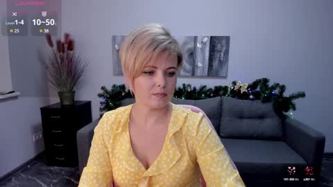 Snapshot of julia_wilsons chatting on January 2, 2025, 3:51 pm Julia online show from January 2, 2025, 3:51 pm