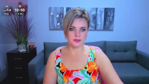 Snapshot of julia_wilsons chatting on November 22, 2025, 12:59 pm Julia online show from November 22, 2025, 12:59 pm