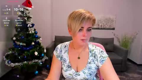 Snapshot of julia_wilsons chatting on December 15, 2025, 1:04 pm Julia online show from December 15, 2025, 1:04 pm