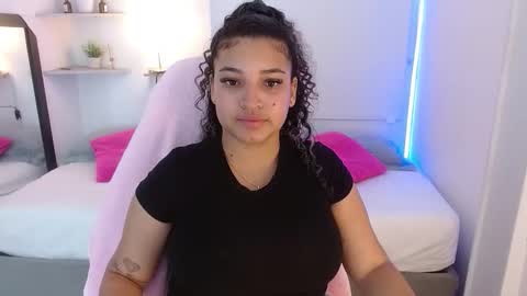 Julia online show from September 19, 2025, 12:17 pm