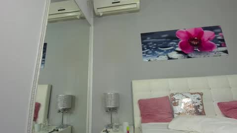 Snapshot of juliahunts chatting on March 7, 2025, 12:23 pm JuliaHunt online show from March 7, 2025, 12:23 pm