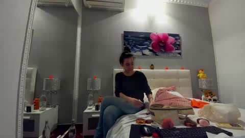 Snapshot of juliahunts chatting on October 20, 2025, 9:10 am JuliaHunt online show from October 20, 2025, 9:10 am