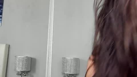 Snapshot of juliahunts chatting on November 14, 2025, 6:17 pm JuliaHunt online show from November 14, 2025, 6:17 pm