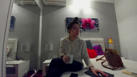 Snapshot of juliahunts chatting on November 15, 2025, 10:56 am JuliaHunt online show from November 15, 2025, 10:56 am