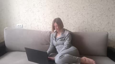 Kate online show from April 2, 2026, 2:37 pm