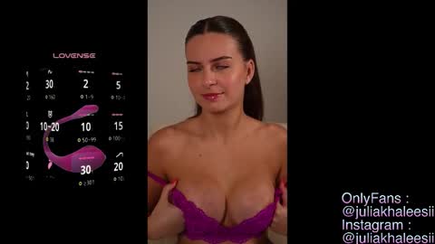 Julia Khaleesii online show from March 25, 2026, 6:14 pm