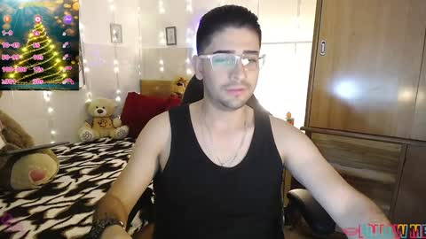 Snapshot of julian1225_ chatting on December 4, 2024, 2:42 am Julian online show from December 4, 2024, 2:42 am