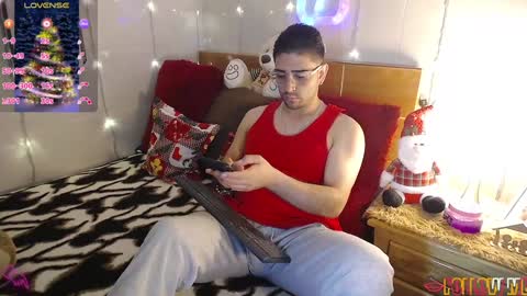 Snapshot of julian1225_ chatting on December 11, 2024, 6:52 pm Julian online show from December 11, 2024, 6:52 pm