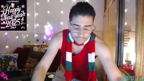 Snapshot of julian1225_ chatting on January 4, 2025, 12:37 am Julian online show from January 4, 2025, 12:37 am